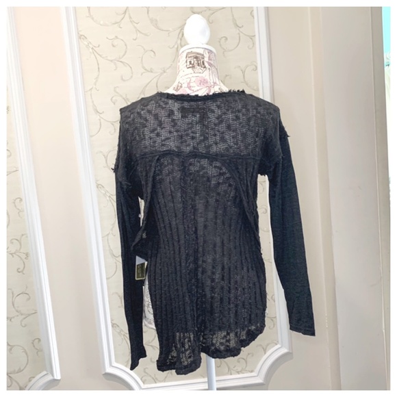 NWT Bloomingdales gray light sweater M - Picture 3 of 5